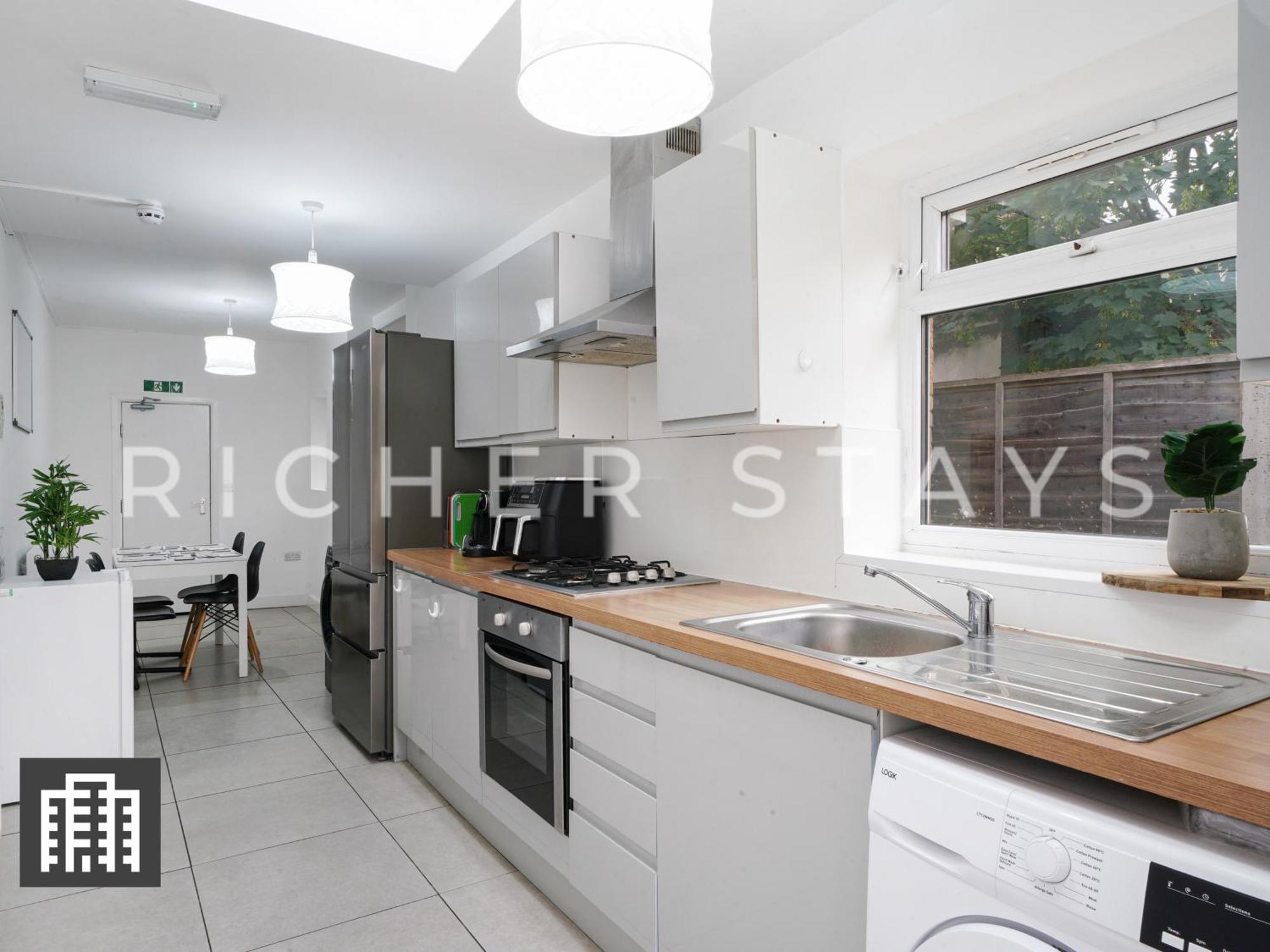 Large Home For Contractors & Families - Garden & Amenities ロンドン エクステリア 写真