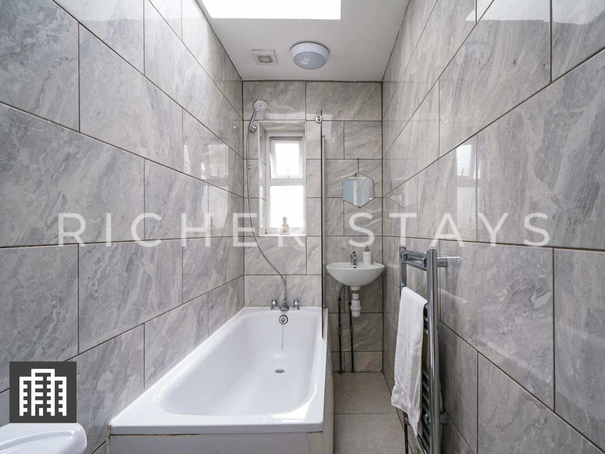Large Home For Contractors & Families - Garden & Amenities ロンドン エクステリア 写真