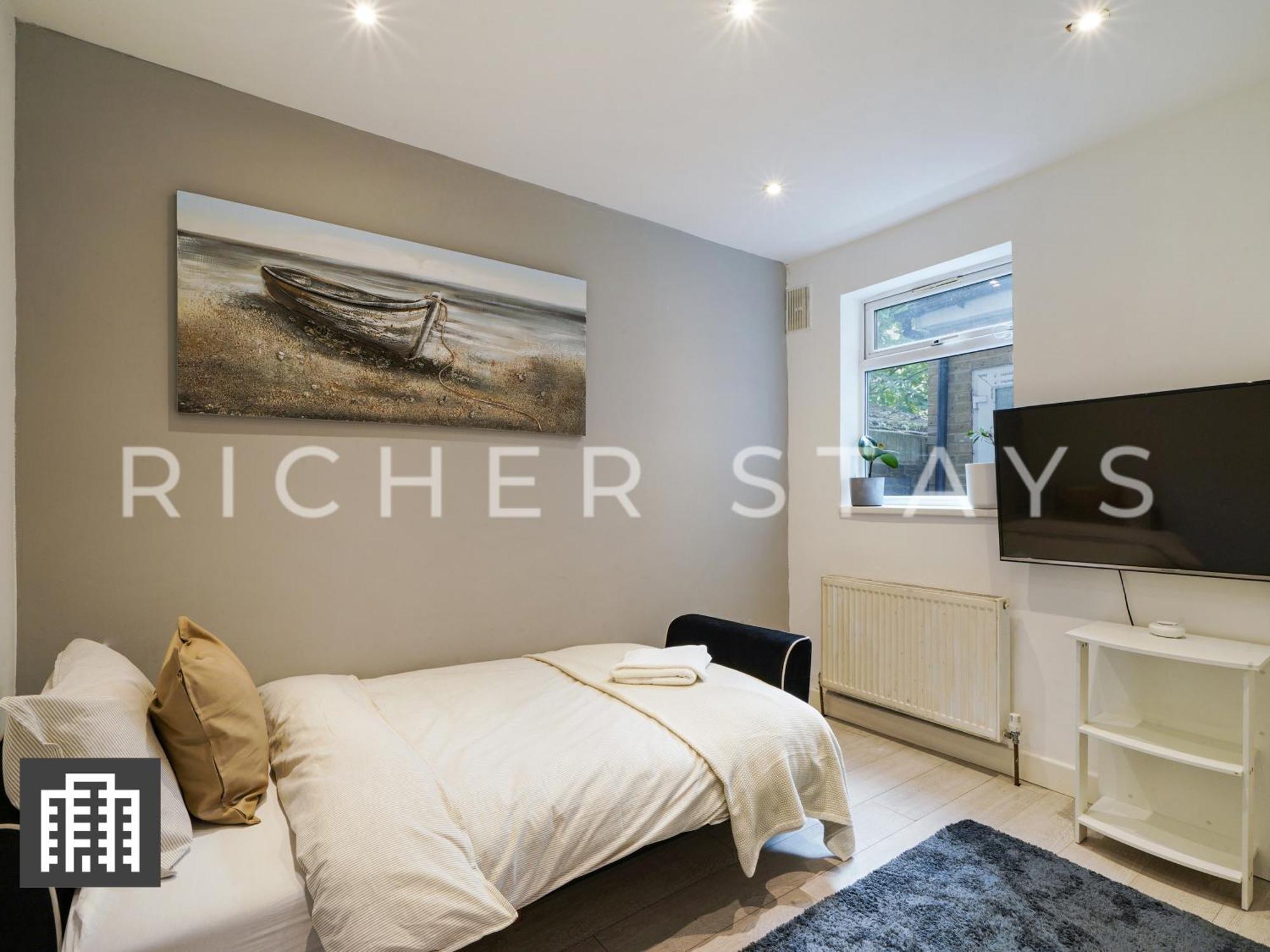 Large Home For Contractors & Families - Garden & Amenities ロンドン エクステリア 写真
