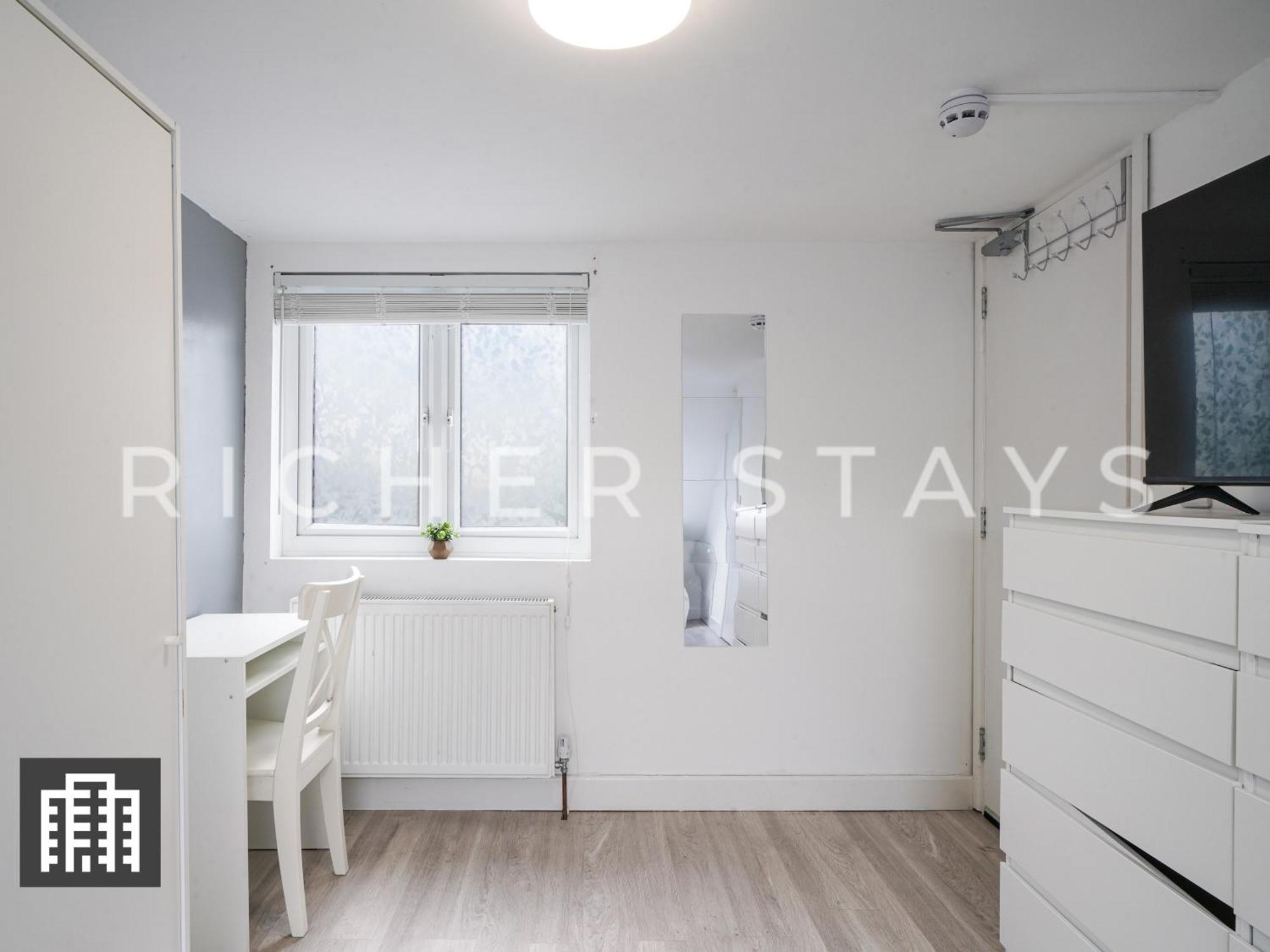 Large Home For Contractors & Families - Garden & Amenities ロンドン エクステリア 写真